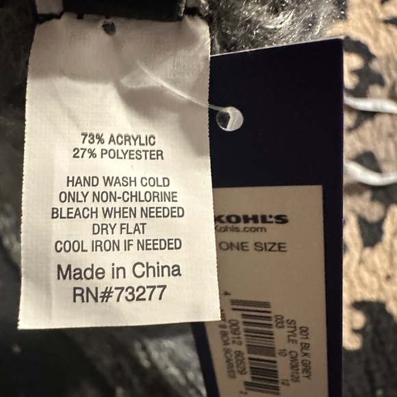 Apt 9 scarf NWT. - Picture 5 of 7